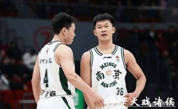 又输了！45岁少帅，上任后5胜12负，将季后赛球队，带到了倒数第3